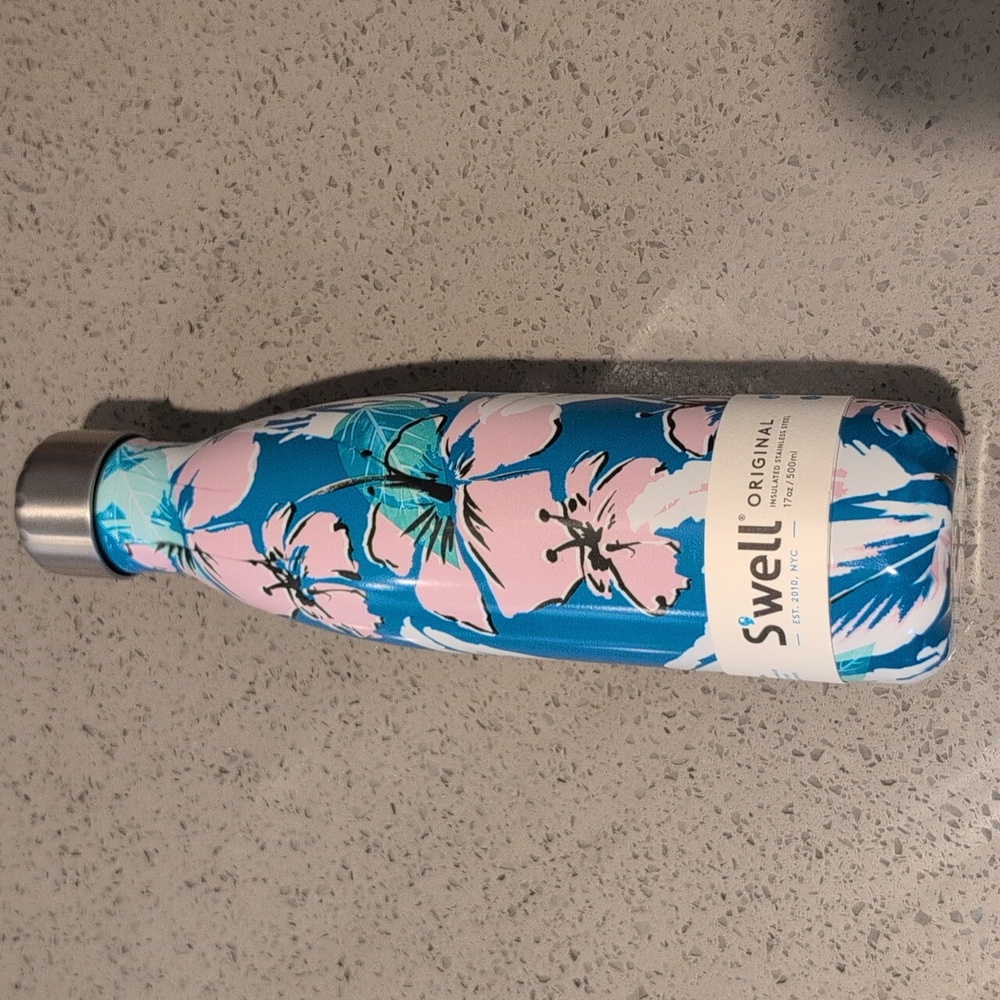 SWELL BOTTLE PURPLE BLUE FLORAL 17oz. WATER BOTTLE. BRAND NEW!